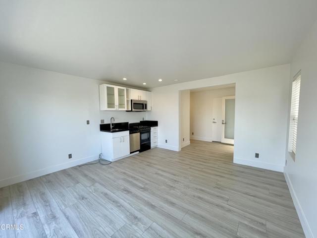 Detail Gallery Image 6 of 23 For 333 Lakeshore Dr #LOWER,  Oxnard,  CA 93035 - 2 Beds | 2 Baths