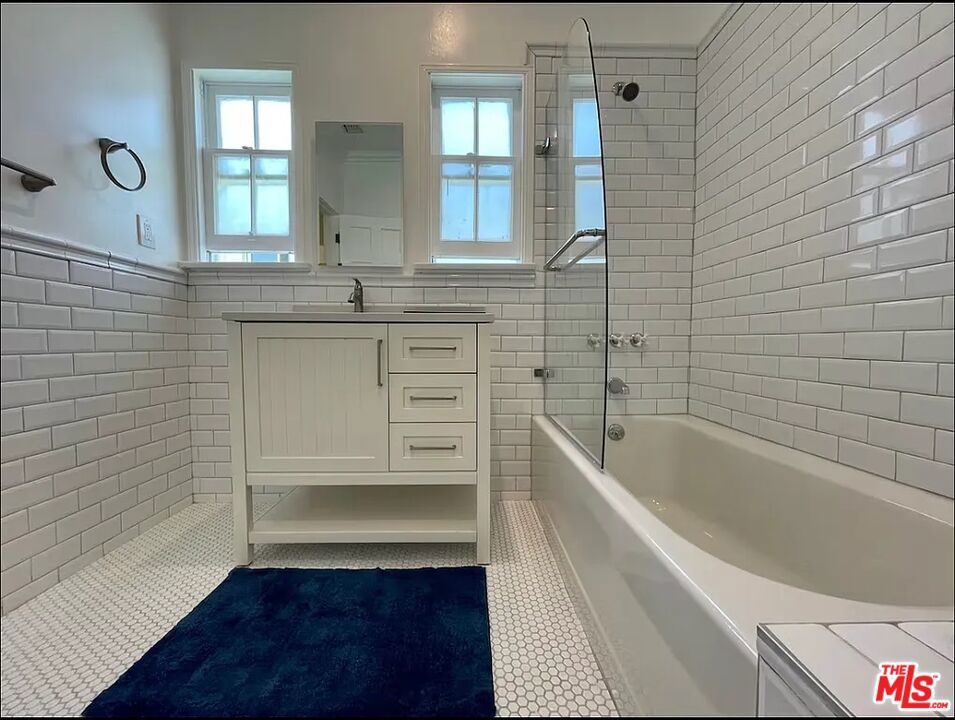 https://media.crmls.org/mediaz/d2f25a98-fc82-4e09-b6a9-8de59f2cff16.jpg?preset=X-Large