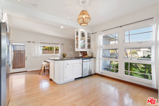 4157 Tivoli Avenue, Los Angeles CA: https://media.crmls.org/mediaz/d2f2be5c-0bfe-48c6-8bf8-fc71ad825969.jpg