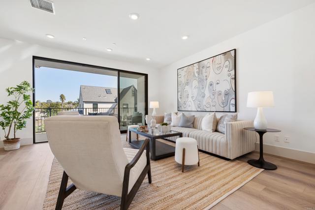 326 Chinquapin Avenue, Carlsbad CA: https://media.crmls.org/mediaz/d2f3106c-d768-4e91-9fe2-19cb29aab9de.jpg