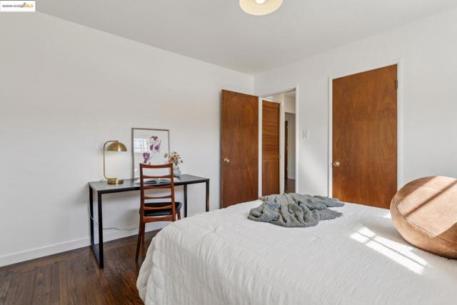 Image 29 of 60 For 2069 Horne St