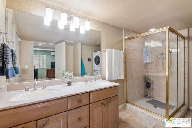 648 S Roxbury Drive, Palm Springs CA: https://media.crmls.org/mediaz/d2f35d69-91d0-4a59-ae35-f9d7e2521f53.jpg