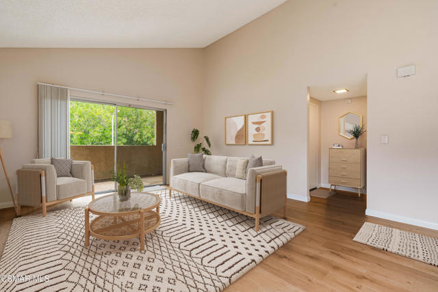 460 Arbor Lane Ct, Thousand Oaks CA: https://media.crmls.org/mediaz/d2f43af5-aecc-4b4c-85d4-ec9d23166d50.jpg