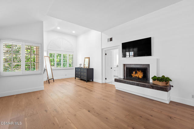 4799 Canterbury Street, Westlake Village CA: https://media.crmls.org/mediaz/d2f4cd64-8ac0-42ec-98bf-db1c73601105.jpg