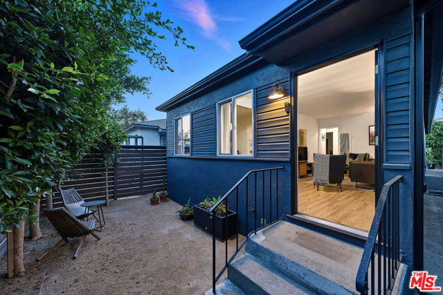 517 Venice Way, Venice CA: https://media.crmls.org/mediaz/d2f55410-acf5-48ac-bb90-55c3d13104f0.jpg