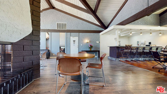 3719 Country Club Drive, Long Beach CA: https://media.crmls.org/mediaz/d2f57a4b-cef8-4912-bf02-a5ac6016eba3.jpg