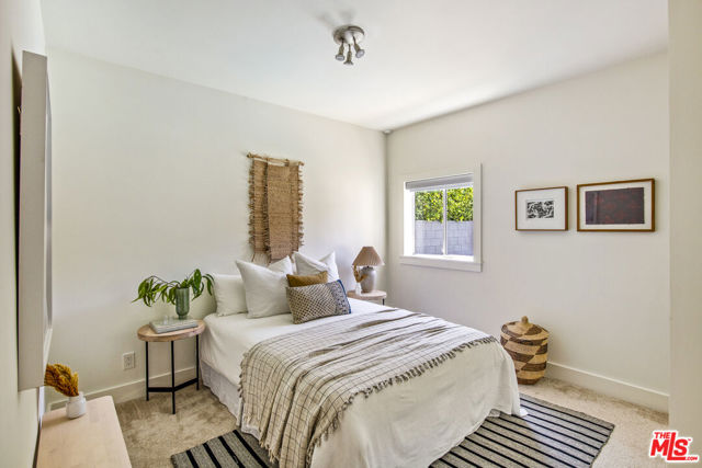 4947 Varna Avenue, Sherman Oaks CA: https://media.crmls.org/mediaz/d2f69892-5567-44eb-8fe9-963e0c159c16.jpg
