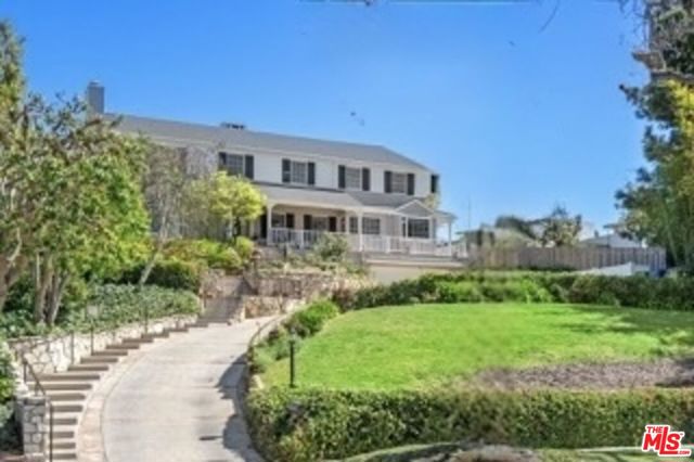 444 Loring Avenue, Los Angeles CA: https://media.crmls.org/mediaz/d2f70be2-ba19-4fc2-a869-ac19a6c21e80.jpg