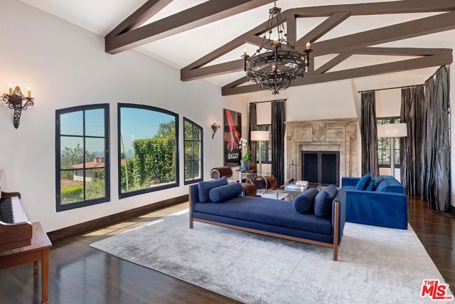 2420 Chislehurst Drive, Los Angeles CA: https://media.crmls.org/mediaz/d2f73f74-098e-4992-b538-70af79d0eca7.jpg