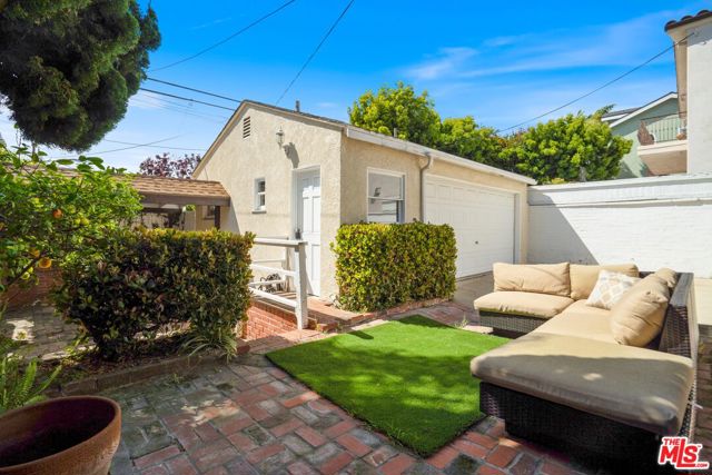 2205 ELM Avenue, Manhattan Beach, California 90266, 2 Bedrooms Bedrooms, ,2 BathroomsBathrooms,Residential,Sold,ELM,22148905