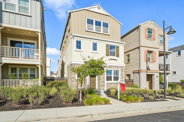 7213 Calistoga Ln, Dublin CA: https://media.crmls.org/mediaz/d2f78a0a-e49e-47da-be77-97a3ade18752.jpg
