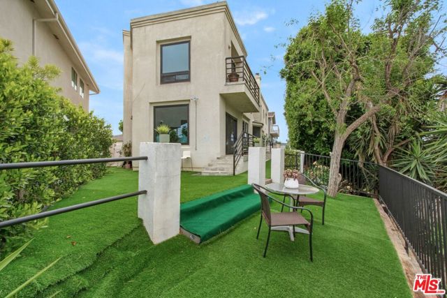 4223 Don Carlos Drive, Los Angeles CA: https://media.crmls.org/mediaz/d2fa6bd0-82b6-4fe9-887b-774bf5dcadea.jpg