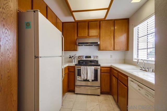 4175 Porte de Merano, San Diego CA: https://media.crmls.org/mediaz/d2fb3f21-b674-4f67-b15d-77dc4674749c.jpg