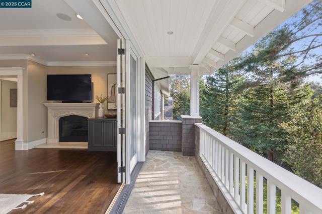 3656 Old Blackhawk Rd, Danville CA: https://media.crmls.org/mediaz/d2fb518f-f8ff-4126-a06d-d0d33b9be7a9.jpg