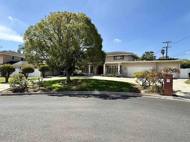 1262 Brittany Cross Rd, North Tustin CA: https://media.crmls.org/mediaz/d2fb6cd6-d07a-49d3-98b4-3fec37824f37.jpg