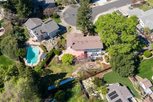 310 Trestle Glen Ct, Walnut Creek CA: https://media.crmls.org/mediaz/d2fb916d-329f-4805-8d99-6645c6bfaeac.jpg