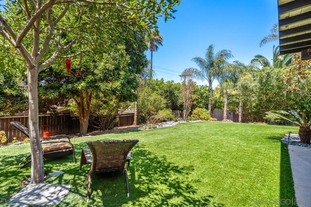 1180 Devonshire Dr, Encinitas CA: https://media.crmls.org/mediaz/d2fbd4a6-8b92-4db6-838d-78ff00483739.jpg