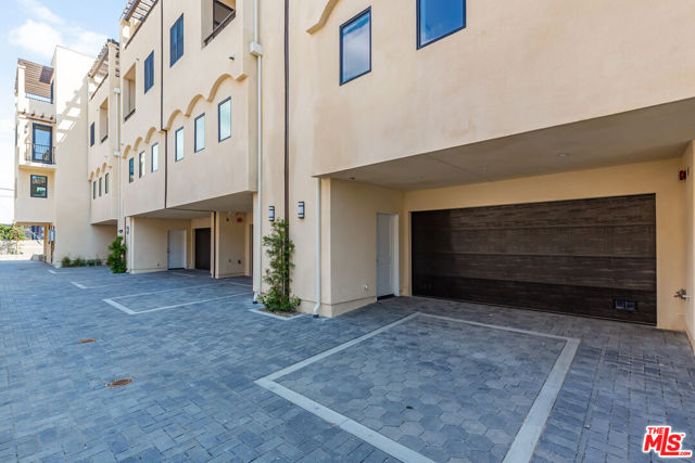 1248 S Bronson Avenue, Los Angeles CA: https://media.crmls.org/mediaz/d2fbdc0b-b369-40ab-9865-46fb00b481cb.jpg