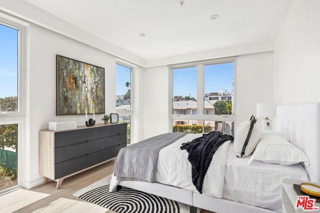 1414 1/2 S Beverly Dr, Los Angeles CA: https://media.crmls.org/mediaz/d2fcb409-4fc0-4229-b8e5-1de8b8b89902.jpg