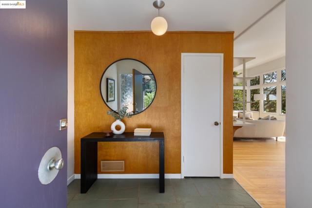 605 Plateau Dr, Kensington CA: https://media.crmls.org/mediaz/d2fd0126-90b5-4cb9-9ba0-dd7b7541ae41.jpg