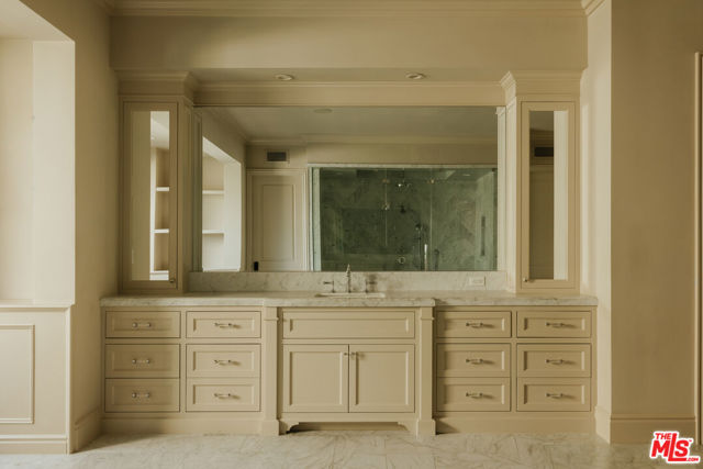 24155 Hidden Ridge Road, Hidden Hills CA: https://media.crmls.org/mediaz/d2fe0704-8164-4507-b820-6e5c8530a885.jpg