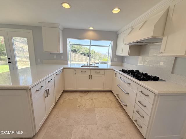1061 Shoal Creek Court, Simi Valley CA: https://media.crmls.org/mediaz/d2fe5ae9-7e50-4fbb-b2c4-6f23e4c4d035.jpg