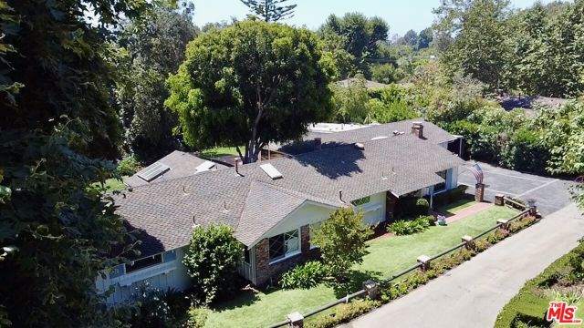 1754 Mandeville Canyon Road, Los Angeles CA: https://media.crmls.org/mediaz/d2fe6dfa-379d-40e3-b575-3cb1456a3024.jpg