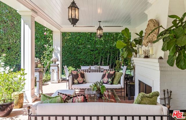 685 Elkins Road, Los Angeles CA: https://media.crmls.org/mediaz/d2fe90c2-ff98-4fb7-aa4c-ba90f13ed1d0.jpg