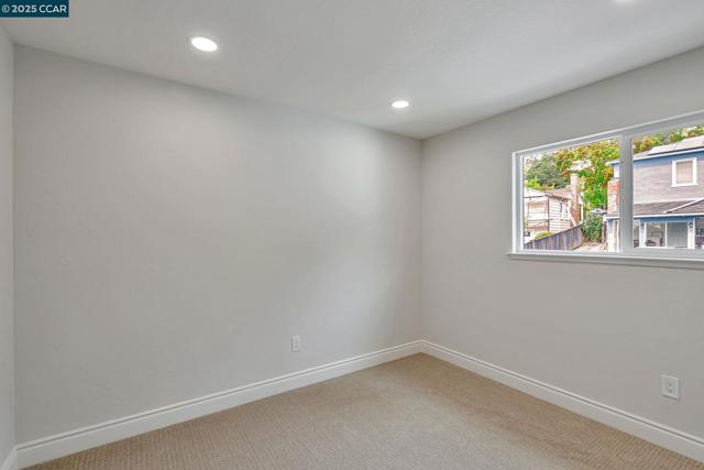 147 Covington St, Oakland CA: https://media.crmls.org/mediaz/d2fea9d7-4195-452e-8d0e-6f3a76115405.jpg