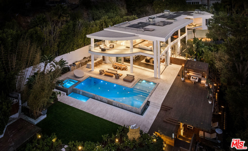 1609 Magnetic Terrace — architectural residence