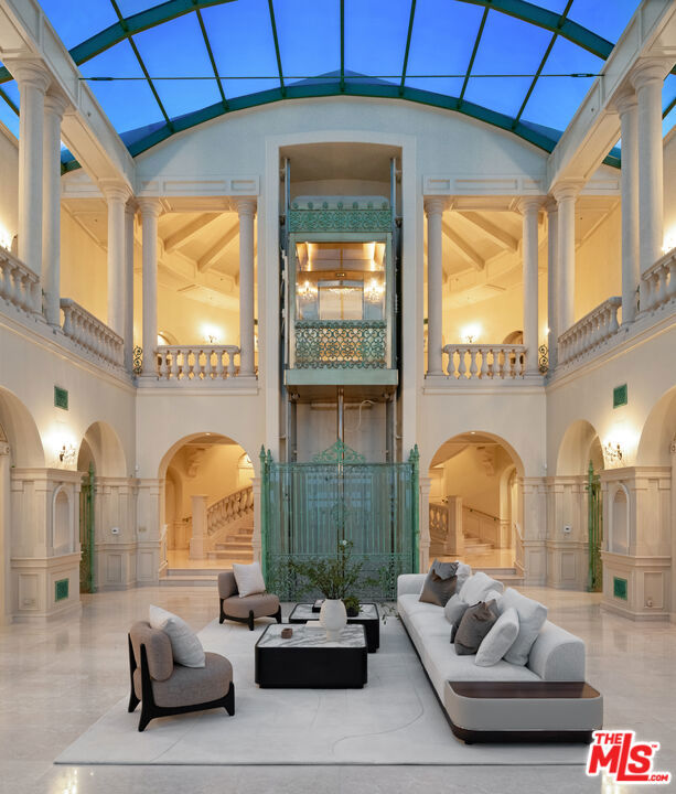 https://media.crmls.org/mediaz/d2ff7ab8-6e9f-43a5-a84d-c6451b037690.jpg?preset=X-Large