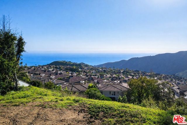 1630 Chastain, Pacific Palisades CA: https://media.crmls.org/mediaz/d3000dc0-d82e-4636-afd1-a1860230c76e.jpg