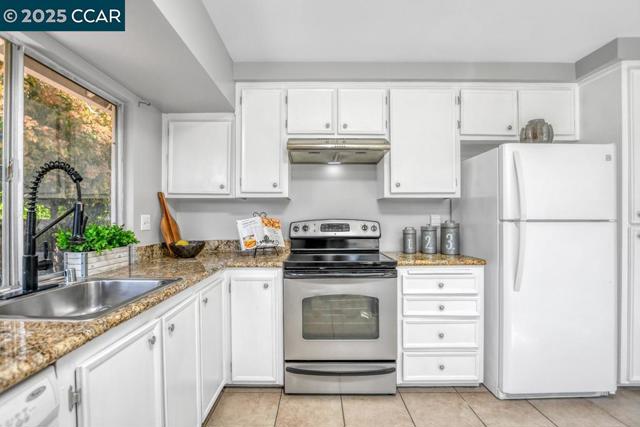 1821 Alicante Ct, Concord CA: https://media.crmls.org/mediaz/d30034f5-65e0-4b72-aff2-b217438a7be7.jpg