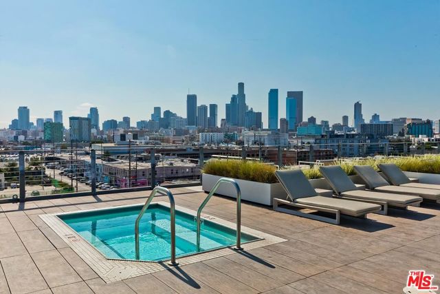 530 S Hewitt Street, Los Angeles CA: https://media.crmls.org/mediaz/d30040b9-ceed-4477-a7dd-aef13797f65c.jpg