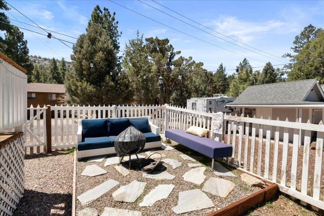 2737 Cedar Lane, Big Bear CA: https://media.crmls.org/mediaz/d3005817-1602-4d24-becf-4b209ec8985c.jpg