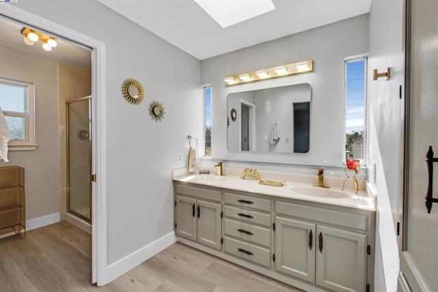 2560 Phelan Avenue, Hayward CA: https://media.crmls.org/mediaz/d3007246-0a64-48e8-997d-2d52bd8c3bf3.jpg