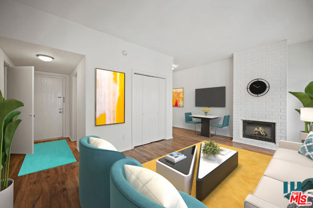 10965 Rochester Avenue, Los Angeles CA: https://media.crmls.org/mediaz/d3007aad-699a-4720-8340-be9cdd8cf455.jpg