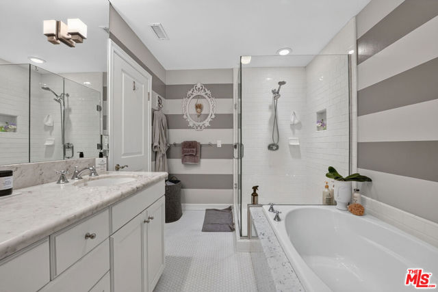1 Bed Home for Sale in Los Angeles, California