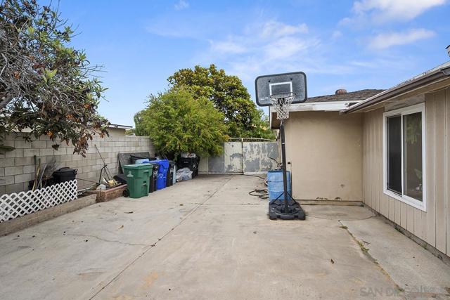 1492 Ilexey Avenue, San Diego CA: https://media.crmls.org/mediaz/d300e3ef-1288-4fa7-b893-5c2198a84fa5.jpg