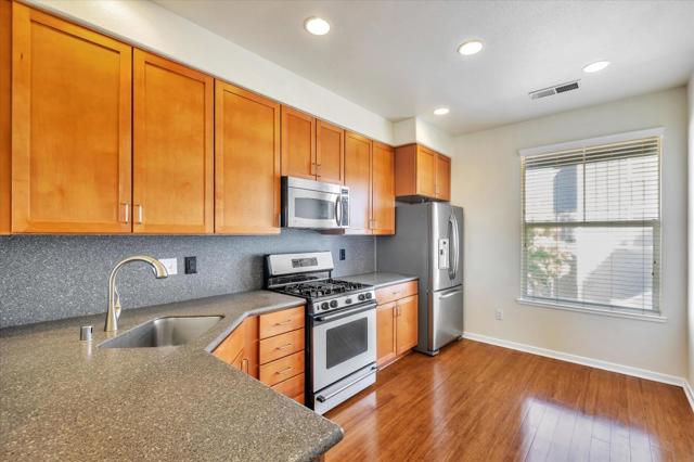 684 Grand Terrace, Hayward CA: https://media.crmls.org/mediaz/d3016d46-30bf-4eeb-8503-8481e36cb1ef.jpg