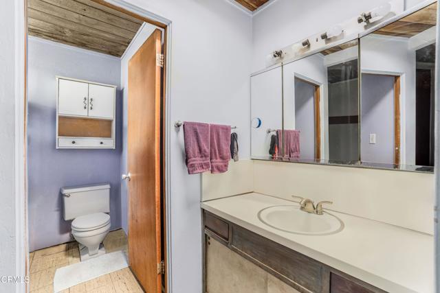 1412 Ellsworth Court, Thousand Oaks CA: https://media.crmls.org/mediaz/d3019705-a230-40e3-8897-5065d0698298.jpg