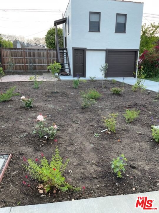 2128 Veteran Avenue, Los Angeles CA: https://media.crmls.org/mediaz/d301b83a-fd57-472b-a9c0-6af6b3bbfca2.jpg