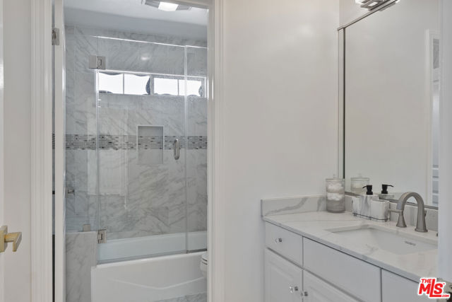 5183 Obama Boulevard, Los Angeles CA: https://media.crmls.org/mediaz/d301e76e-a921-43f6-80cd-944d2977bf99.jpg