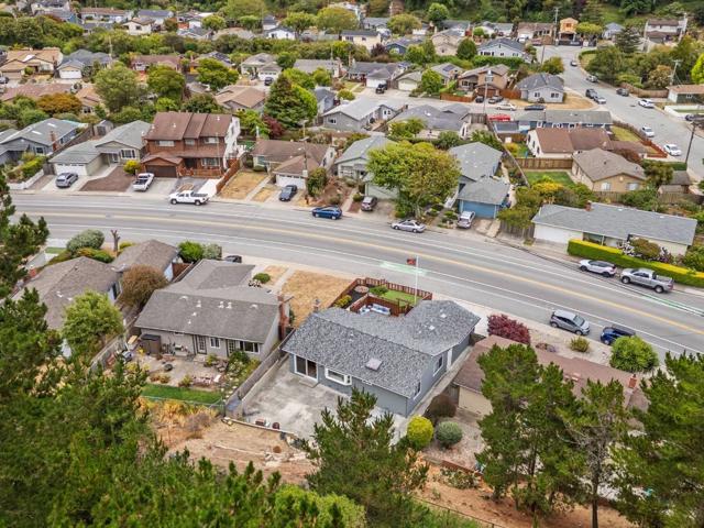 1415 LInda Mar Boulevard, Pacifica CA: https://media.crmls.org/mediaz/d3027ca7-238b-4810-85fc-b957d27f5054.jpg