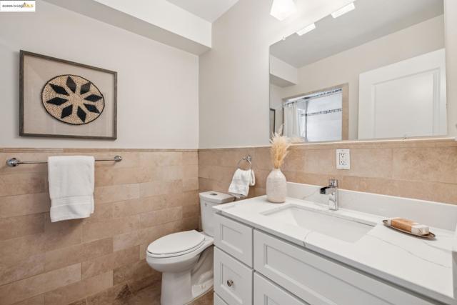 612 Longridge Rd, Oakland CA: https://media.crmls.org/mediaz/d302a0fc-35cf-4fb7-9e67-89bbf4e60884.jpg