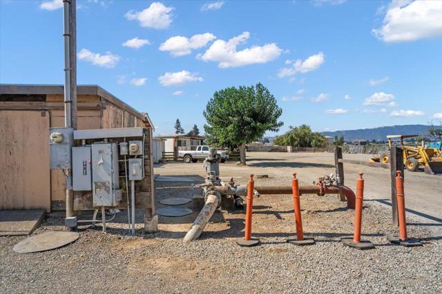 2675 Pacheco Pass Highway, Gilroy CA: https://media.crmls.org/mediaz/d303449c-205b-404a-88ad-2eb8cdf41641.jpg