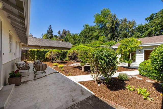 678 Chimalus Drive, Palo Alto CA: https://media.crmls.org/mediaz/d3035ab4-c000-4208-835c-0094e0d56167.jpg