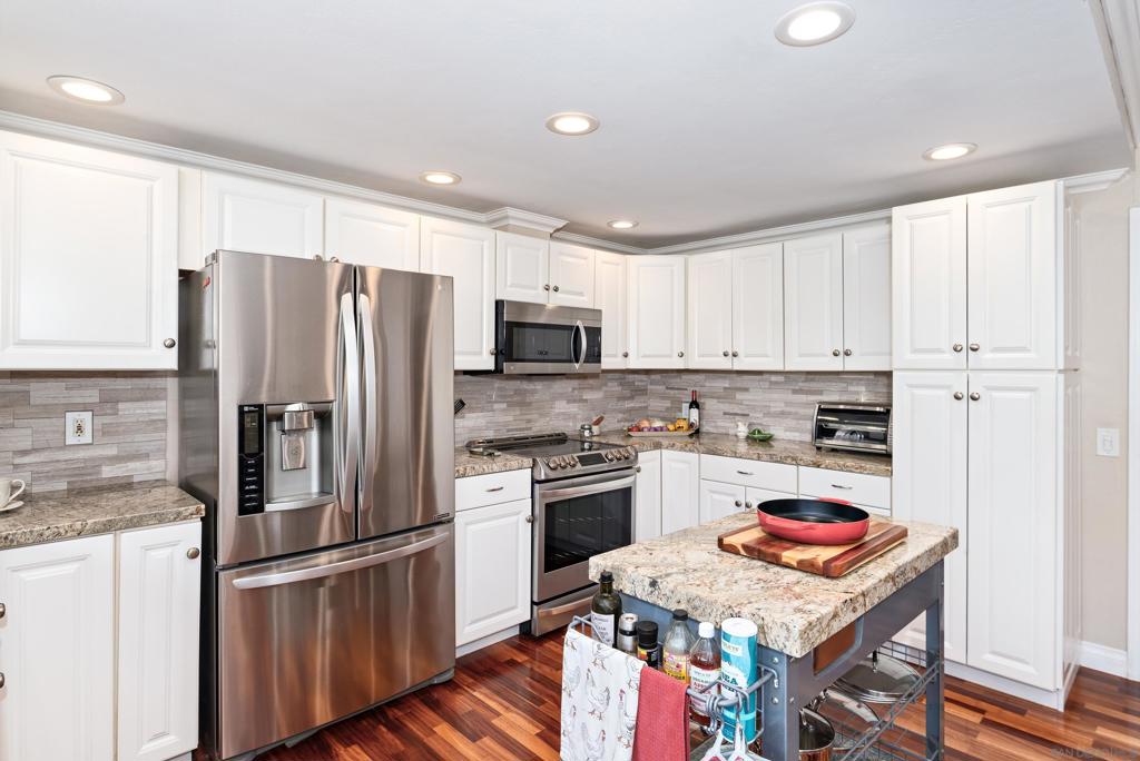 MLS #250032294SD image #12