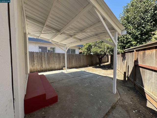 2719 Bush Ave, Richmond CA: https://media.crmls.org/mediaz/d30434fd-56eb-4b96-8706-749dd939f28f.jpg