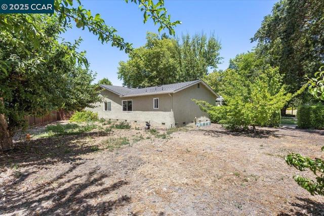 115 Saint Jean Ct, Danville CA: https://media.crmls.org/mediaz/d304d502-612f-430f-9ddc-6dca11dad656.jpg
